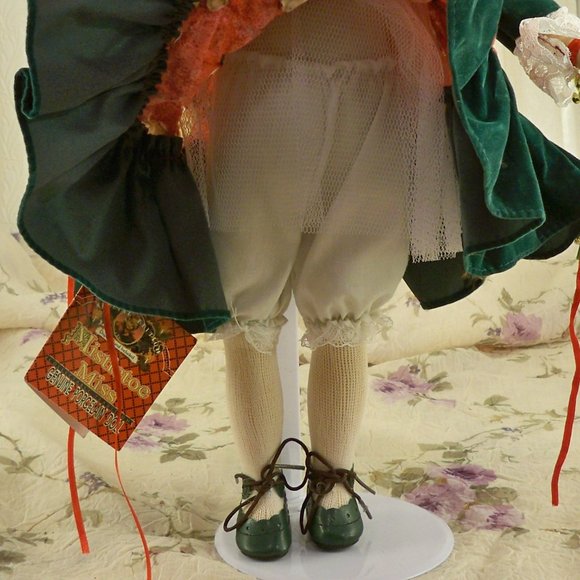 Mistletoe Miss Collectable Tradition Porcelain Doll W/Stand - Picture 8 of 8